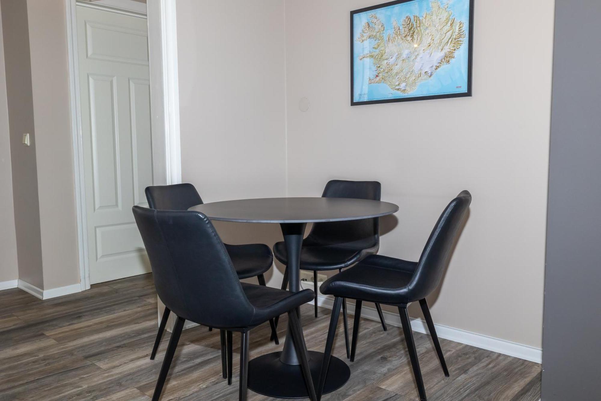 Bjarnabuth Apartment Husavik Phòng bức ảnh