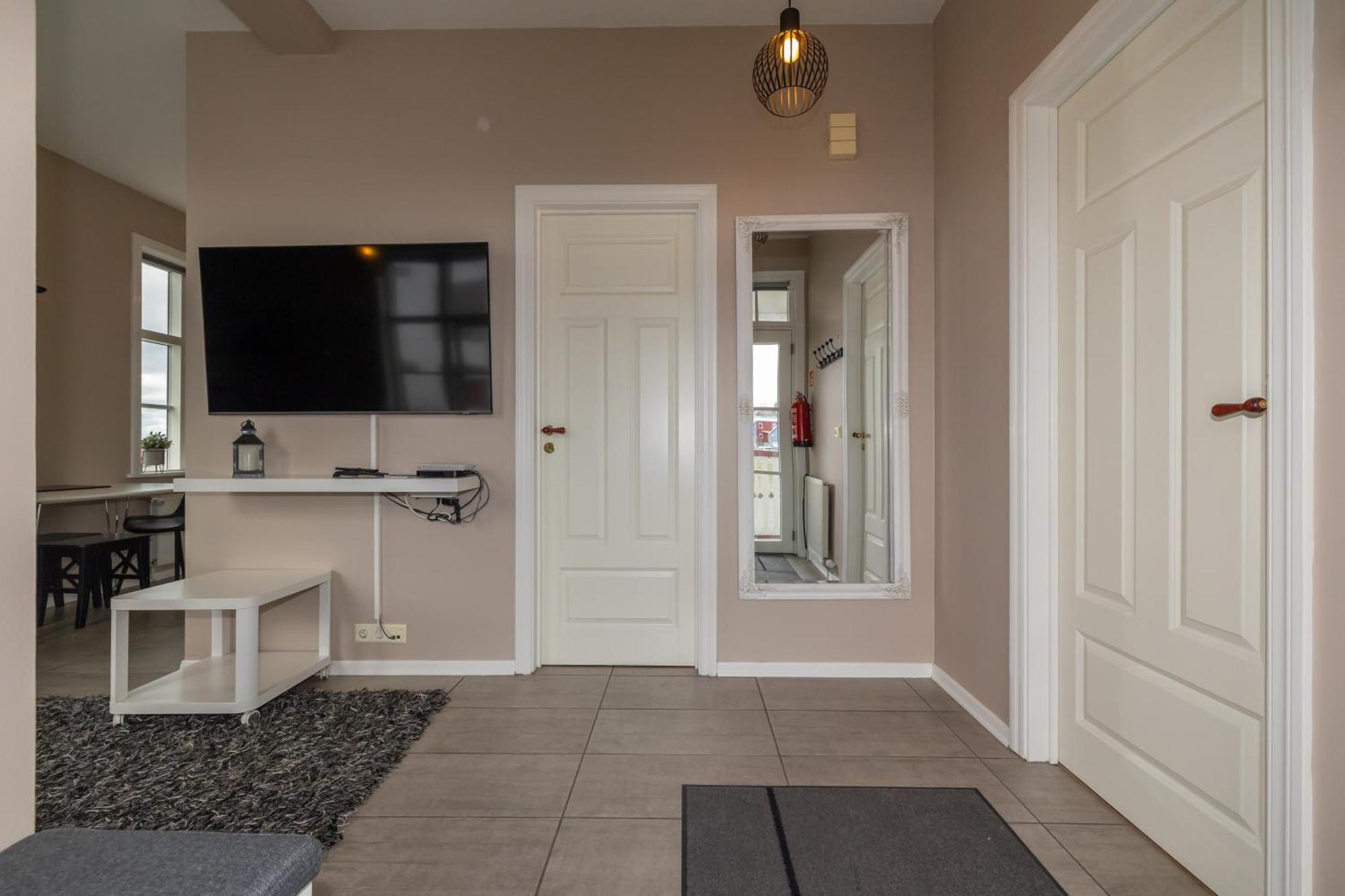 Bjarnabuth Apartment Husavik Ngoại thất bức ảnh