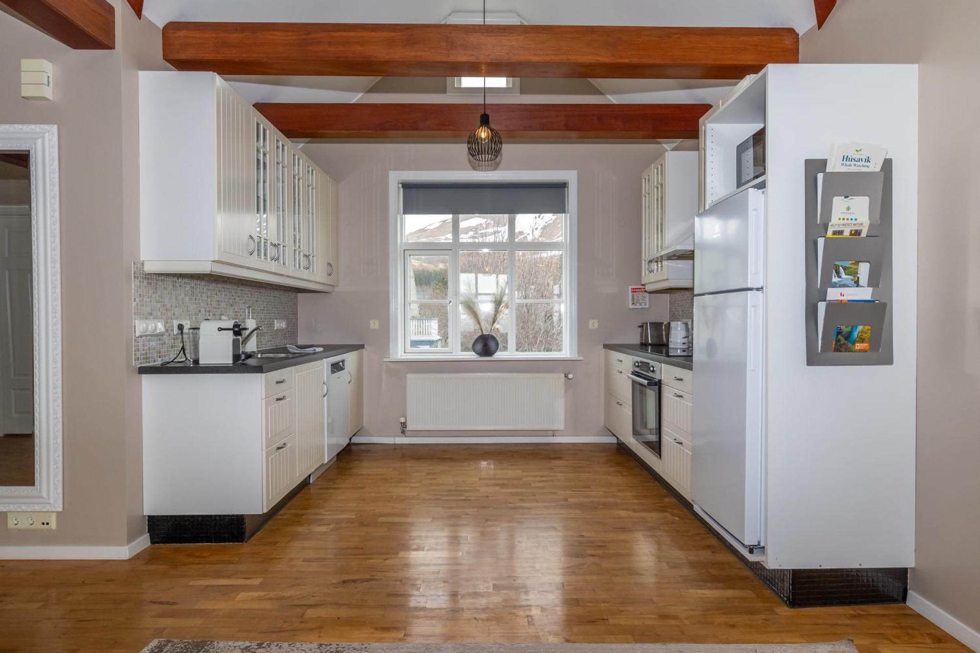 Bjarnabuth Apartment Husavik Ngoại thất bức ảnh