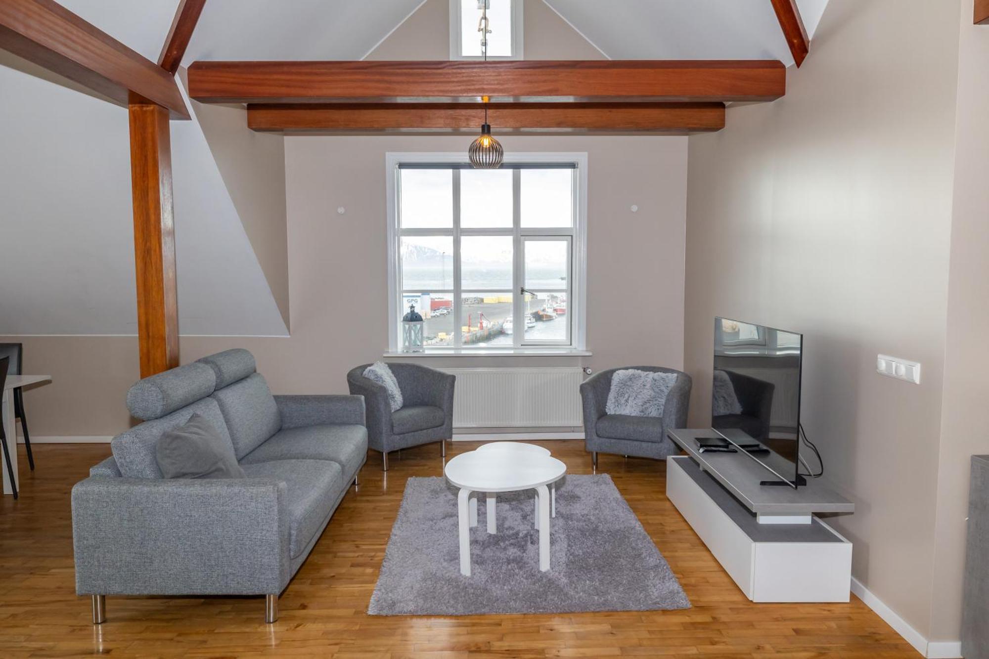 Bjarnabuth Apartment Husavik Ngoại thất bức ảnh