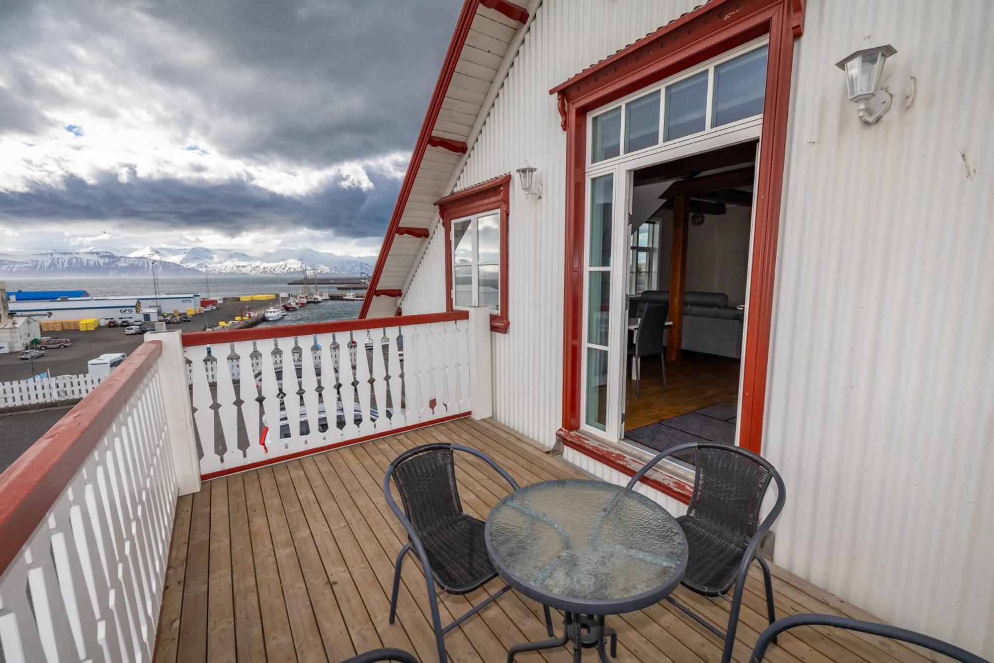 Bjarnabuth Apartment Husavik Ngoại thất bức ảnh
