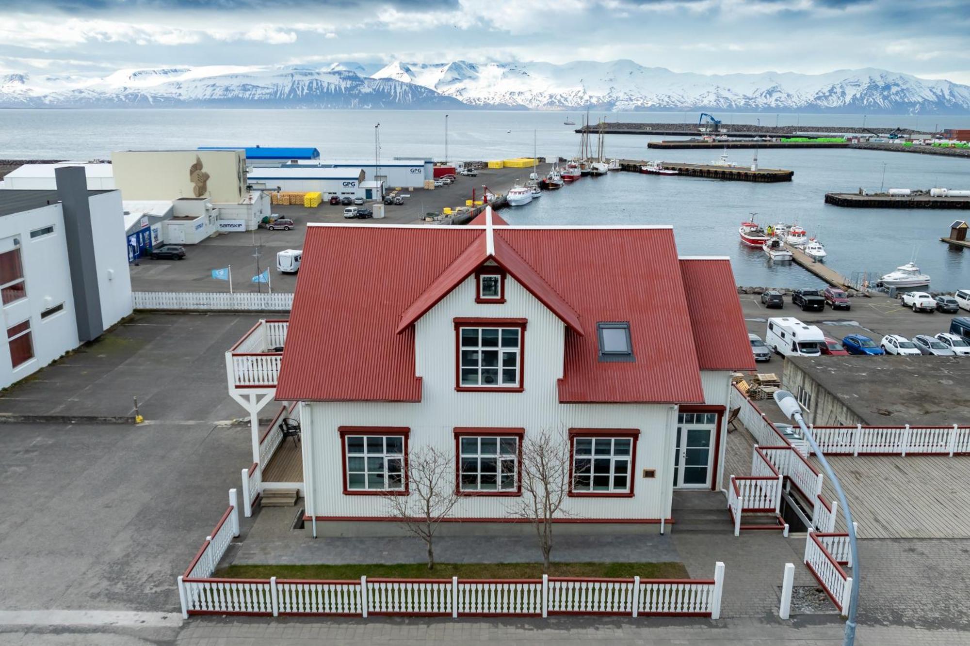 Bjarnabuth Apartment Husavik Ngoại thất bức ảnh