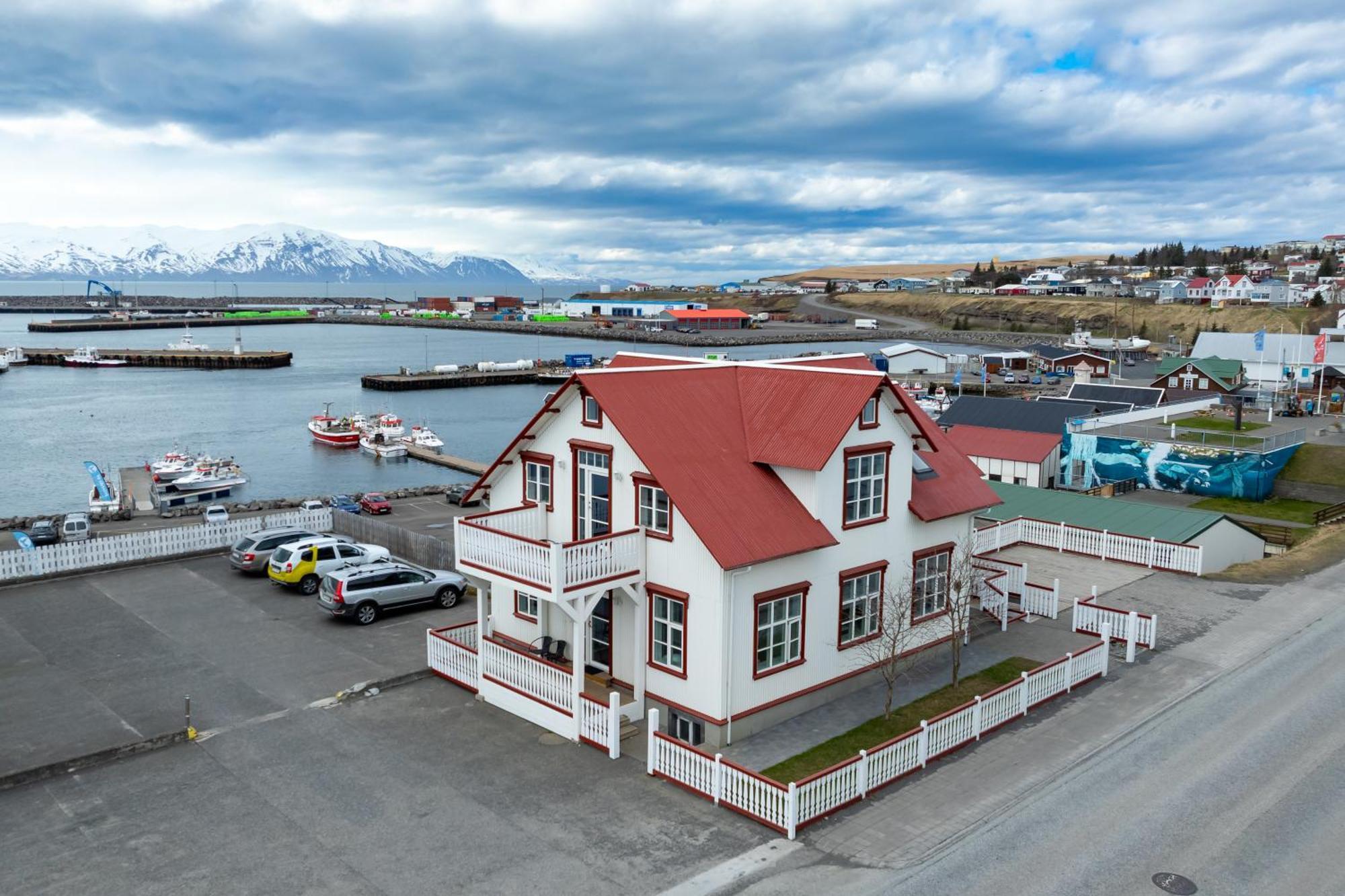 Bjarnabuth Apartment Husavik Ngoại thất bức ảnh
