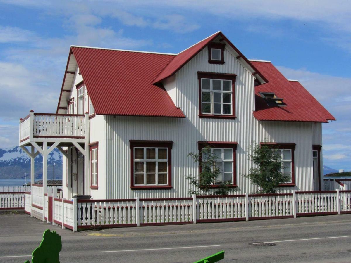 Bjarnabuth Apartment Husavik Ngoại thất bức ảnh